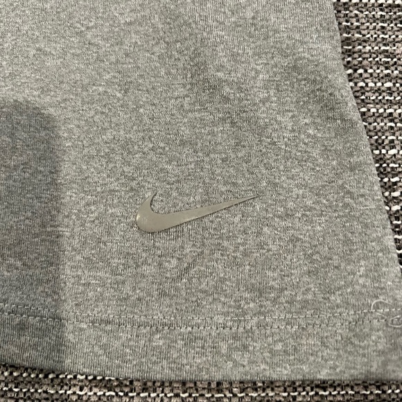 086. Nike dri-fit Racerback Athletic Tank gray L - Picture 2 of 4
